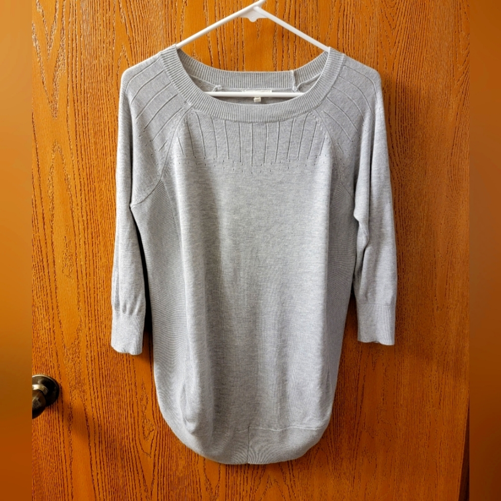 Maurices Women's Light Gray 3/4 Sleeve Top Medium